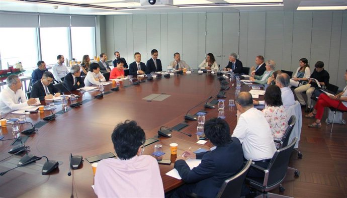 La comunidad empresarial japonesa visita el Puerto de Barcelona.