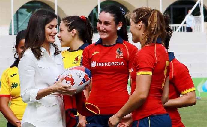 La Reina Letizia con las leonas de la selección de rugby