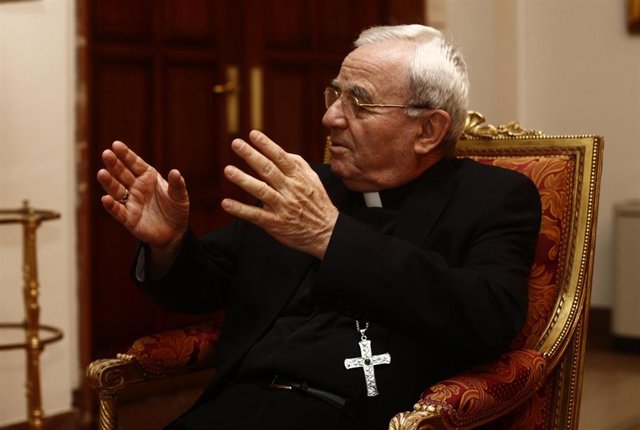 El nuncio del Papa en España, sobre la exhumación: "Han resucitado a Franco"