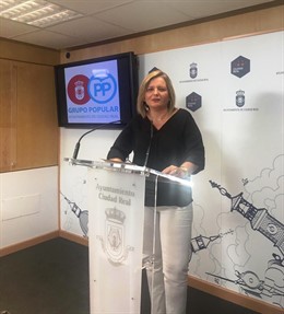 La edil del PP en Ciudad Real Aurora Galisteo en rueda de prensa