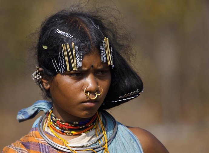 Indígena de la tribu dongria kondh en India