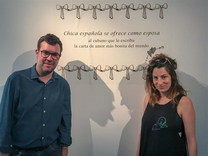 El teniente de alcalde del Ayuntamiento de Palma, Antoni Noguera, y la artista Núria Güell