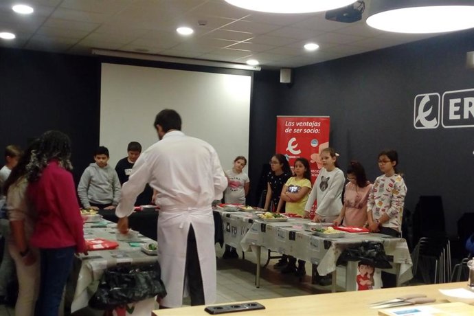 Casi 9.000 escolares cántabros han participado en la escuela de alimentación de Eroski en el curso 2018-2019
