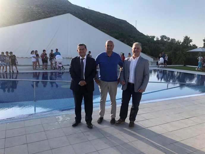 Acto de reapertura de la piscina de Colomera