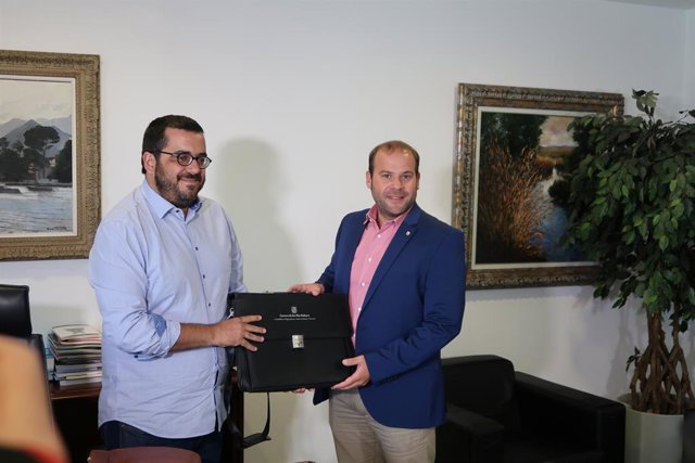 El exconseller de Medio Ambiente, Vicenç Vidal, traspasa la cartera a Miquel Mir