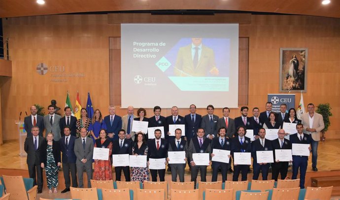 Entrega de diplomas por la  II Edición del Programa de Desarrollo Directivo en el Salón de Actos del Campus CEU Andalucía de Innovación Tecnológica y Empresarial