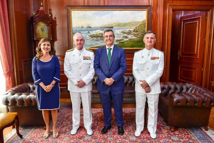 El Ministerio de Defensa y la Universidad CEU San Pablo han firmado este jueves 4 de julio un convenio de colaboración para la creación de la 'Cátedra Internacional CEU Elcano. Primera Vuelta al Mundo', adscrita a la Facultad de Humanidades y Ciencias d