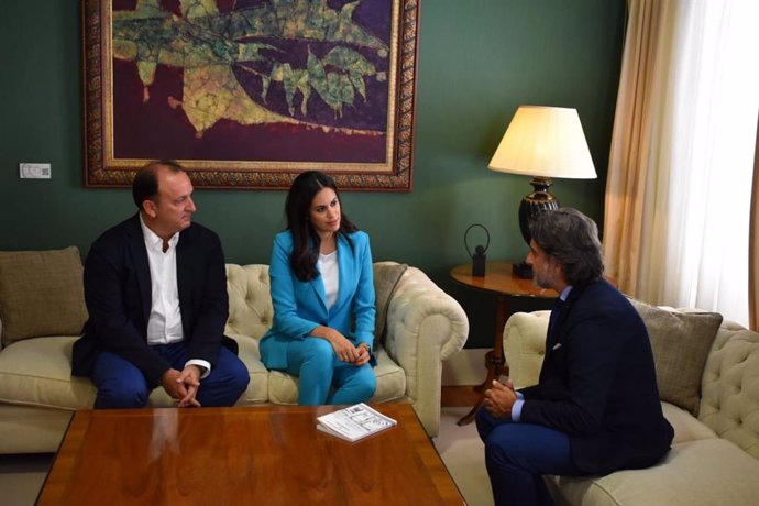 Reunión de Espino (Cs) con el presidente del Parlamento, Gustavo Matos