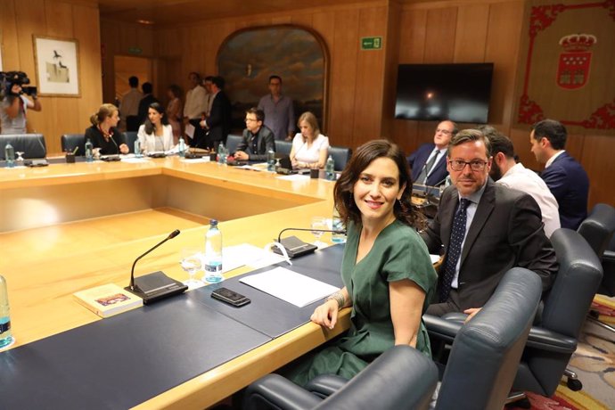 La candidata del PP a la Presidencia de la Comunidad, Isabel Díaz Ayuso, durante una reunión de la Junta de Portavoces de los Grupos Parlamentarios en la Asamblea de Madrid.
