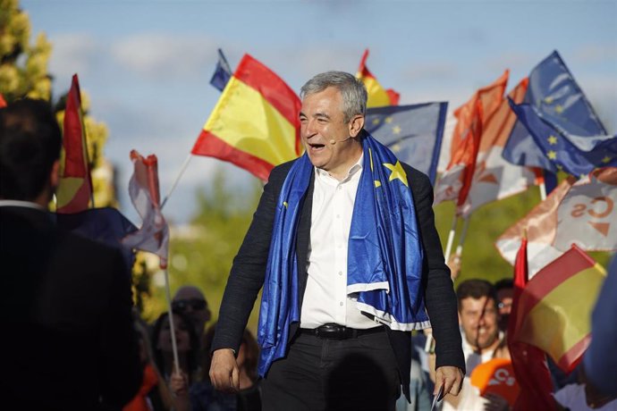 El cabeza de lista de Cs al Parlamento Europeo, Luis Garicano, interviene en el cierre de campaña de Ciudadanos en el Parque Alfredo Kraus en Madrid