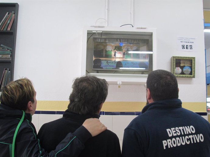 Internos de la cárcel de Alhaurín de la Torre ven el canal de televisión interno creado por y para los presos