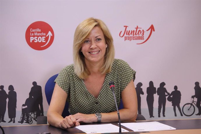 La portavoz del PSOE en las Cortes, Ana Isabel Abergózar, en rueda de prensa