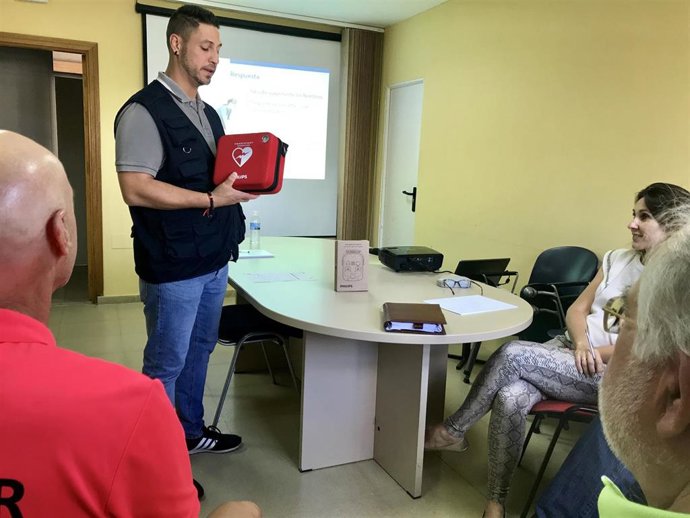 El Ayuntamiento de Alcalá de Guadaíra forma a personas del ámbito deportivo sobre el uso de los desfibriladores