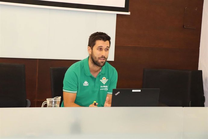El preparador físico de la cantera del Club de Baloncesto Betis Energía Plus Juan Manuel Yáñez