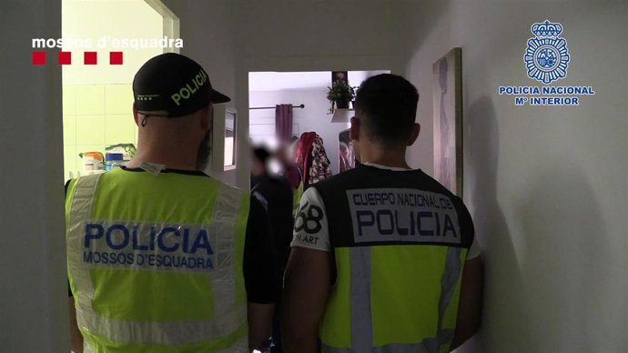 Detenidos 13 miembros de un grupo criminal que clonaba tarjetas de crédito en Barcelona