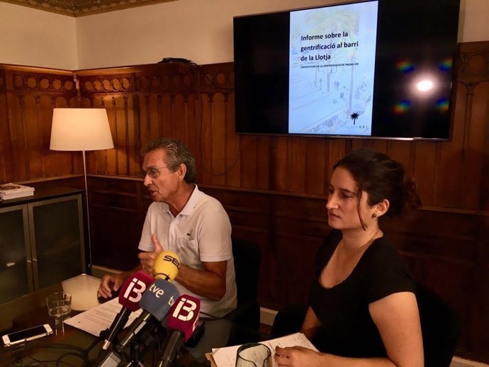 La consultora Carlota Cabeza y el secretario general de Palma XXI, Jaume Garau