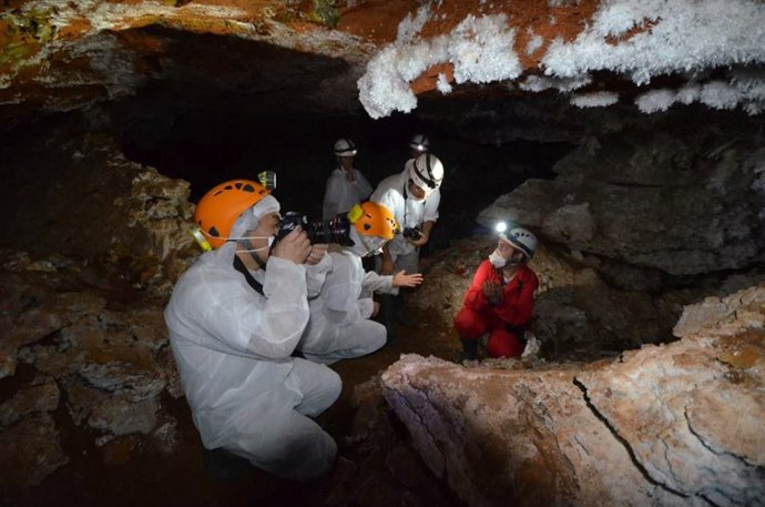 Dos evaluadores del a Unesco en la mina de Casas del Castañar