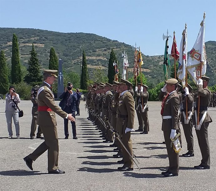 Felipe VI preside la entrega de despachos a 458 sargentos en Talarn (Lleida)