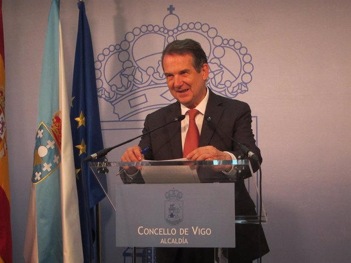 Abel Caballero critica que Vigo espera desde "hace dos años" a que la Xunta tram