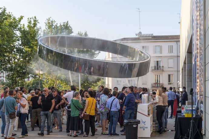 Fiesta bajo la nube del IVAM