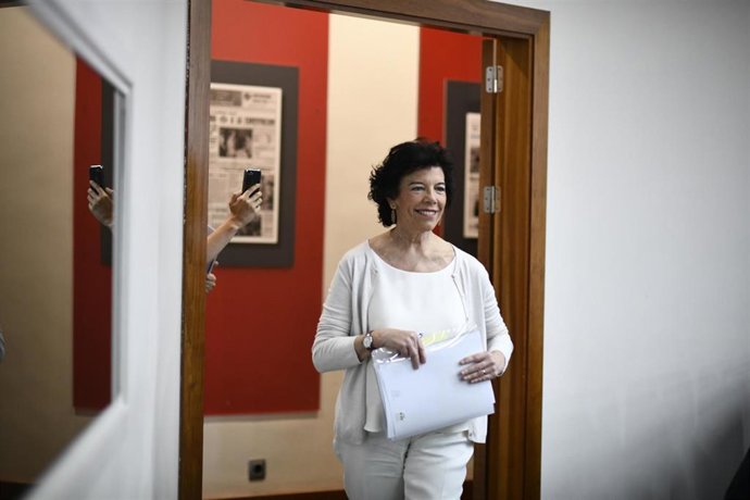 La ministra Portavoz, y de Educación y Formación Profesional en funciones, Isabel Celaá, comparece ante los medios de comunicación tras la reunión del Consejo de Ministros en Moncloa.
