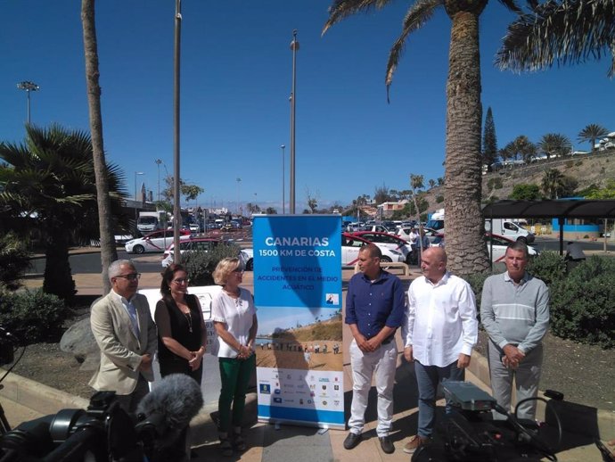 Presentación de la emisión de la campaña 'Canarias, 1500 Km de Costa' en pantallas en las playas de San Bartolomé de Tirajana (Gran Canaria)