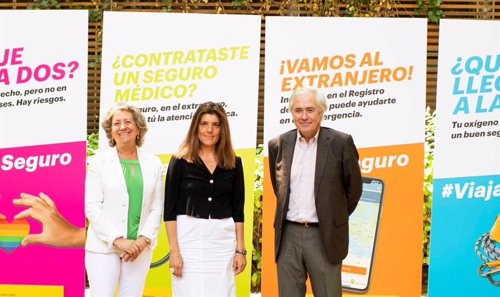 Presentación de la campaña Viaja Seguro, con la presidenta de Unespa, Pilar González de Frutos; la subsecretaria de Exteriores, Ángeles Moreno Bau, y el presidente de la Federación Madrileña de Montañismo (FMM), José Luis Rubayo.