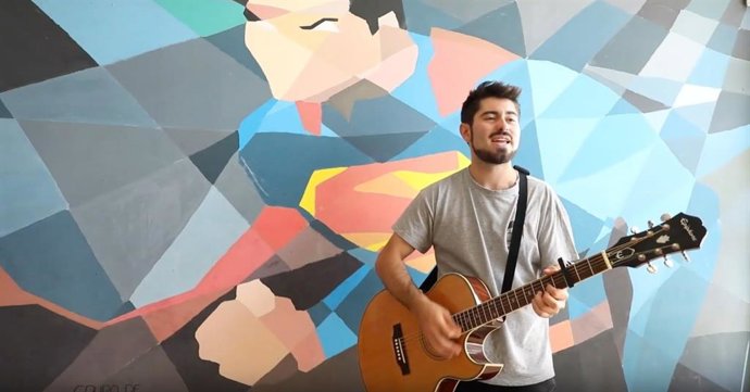 Dos madrileños lanzan la campaña 'No me mires mal' para luchar contra los prejuicios y la exclusión social