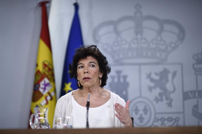 La ministra Portaveu, i d'Educació i Formació Professional en funcions, Isabel Celaá, compareix davant els mitjans de comunicació després de la reunió del Consell de Ministres en Moncloa.