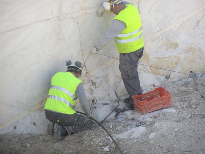 [Grupoalmeria] [L Comunicacion.Almeria.Dgob] Nota Y Foto Economía Plazo Abierto Itinerarios Escuela Mármol