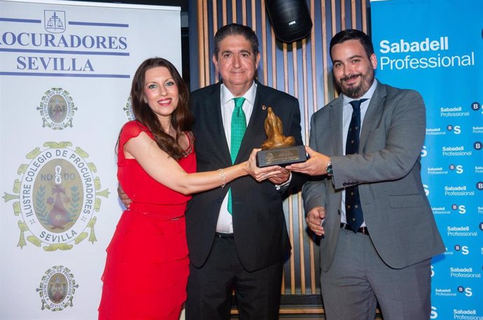 Entrega del VI Premio 'Procuradora Ascensión García Ortiz' a José Joaquín Gallardo