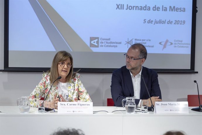 La consellera del CAC Carme Figueras i la vicedegana del Collegi de Periodistes Joan Maria Morros