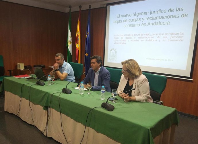 El director general de Consumo de la Junta, Juan Javier Márquez Cabeza, en una rueda de prensa.