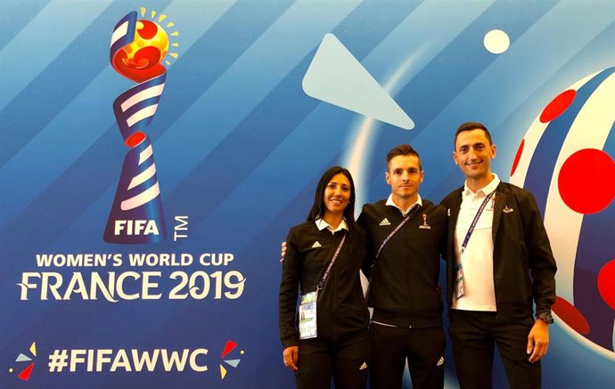 Del Cerro Grande y Sánchez Martínez, equipo VAR de la final del Mundial femenino de Francia