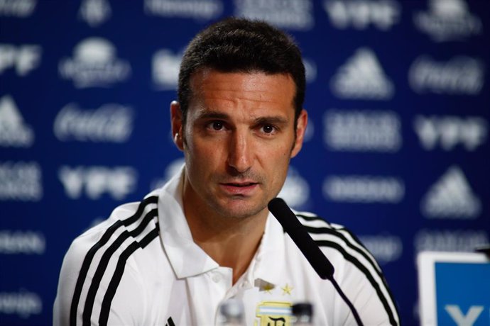 El entrenador de la selección argentina de fútbol Lionel Scaloni da una rueda de prensa en el Wanda Metropoiltano antes del partido Argentina- Venezuela. 