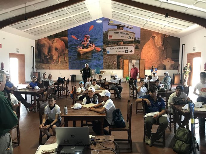 Huelva.- Unos 150 jóvenes de la provincia se inician en la práctica de la pesca 