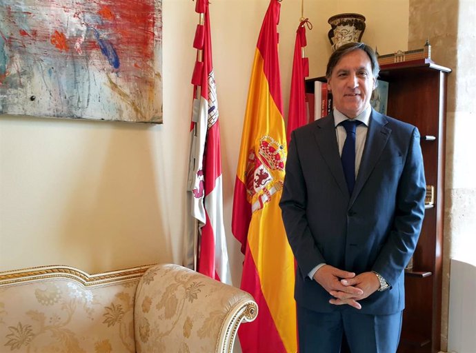 El alcalde de Salamanca, Carlos García Carbayo, en su despacho del Ayuntamiento.