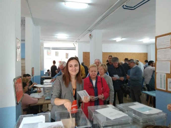 La candidata de Cs al Consell de Mallorca, Beatriz Camiña, vota el 26M