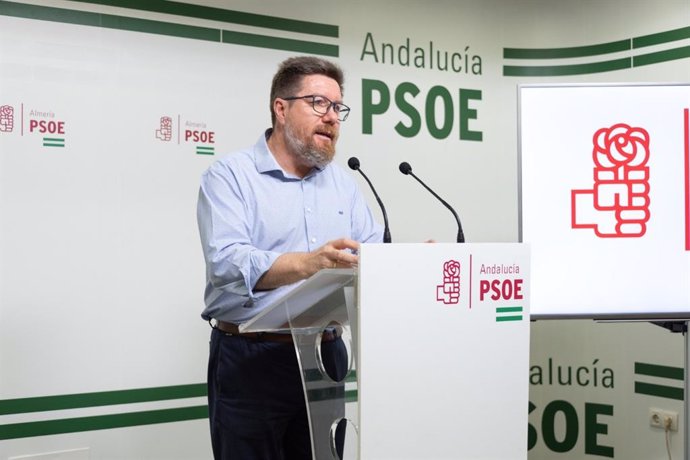 El portavoz adjunto del Grupo Parlamentario Socialista y parlamentario autonómico por Almería, Rodrigo Sánchez Haro, en rueda de prensa
