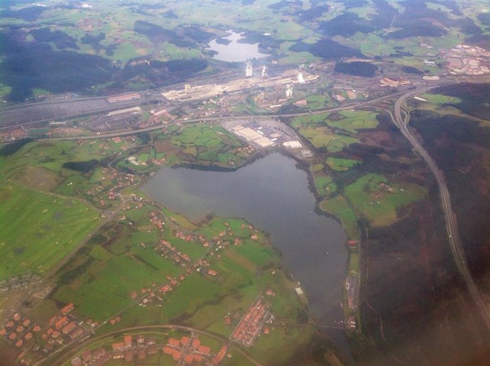 Vista aérea del Embalse de Trasona.