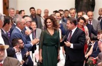 Page se acuerda de Rubalcaba y de Elena de la Cruz en su toma de posesión y dedica emotivas palabras a su familia