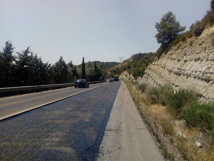Comienza el asfaltado de la carretera A-1505 entre Tobed y Codos.