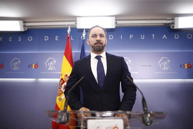 El líder de VOX, Santiago Abascal, ofrece una rueda de prensa en el Congreso de los Diputados.