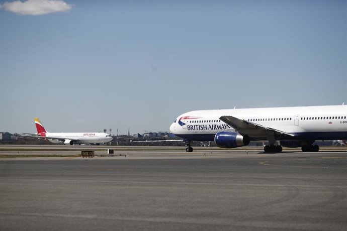 Aviones de Iberia y British Airways en Barajas
