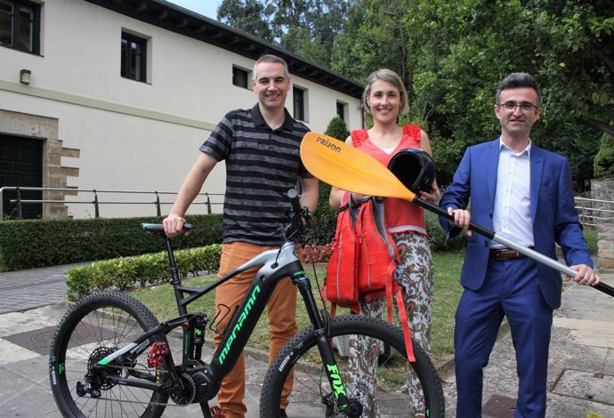 Presentación de las rutas de verano por Urdaibai