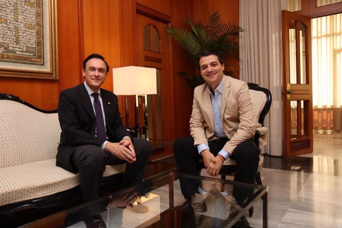El alcalde de Córdoba se reúne con el Rector de la UCO.