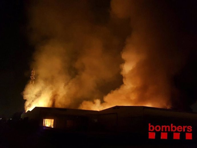 Incendi en una indústria a Tarragona