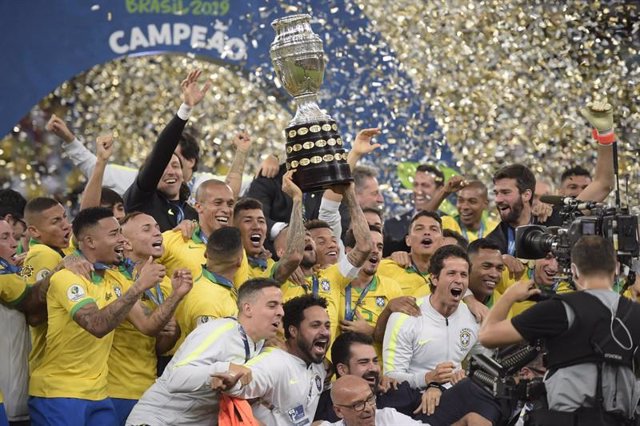 Brasil conquista 'su' Copa América ante Perú