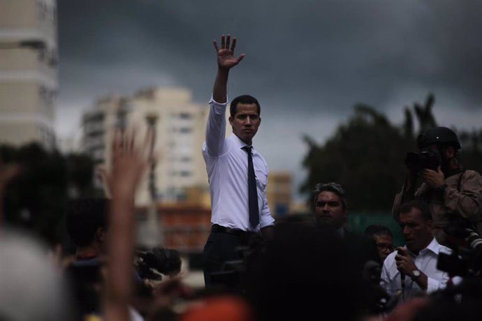 El presidente de la Asamblea Nacional y autoproclamado presidente encargado de Venezuela, Juan Guaidó, ante sus seguidores en Caracas