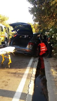 Tres heridos, uno trasladado al hospital, en un choque frontal entre dos vehículos en Sotogrande (Cádiz)
